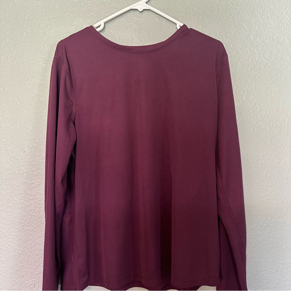 Long sleeve athletic workout shirt. Women’s Size XL. Maroon/purple.